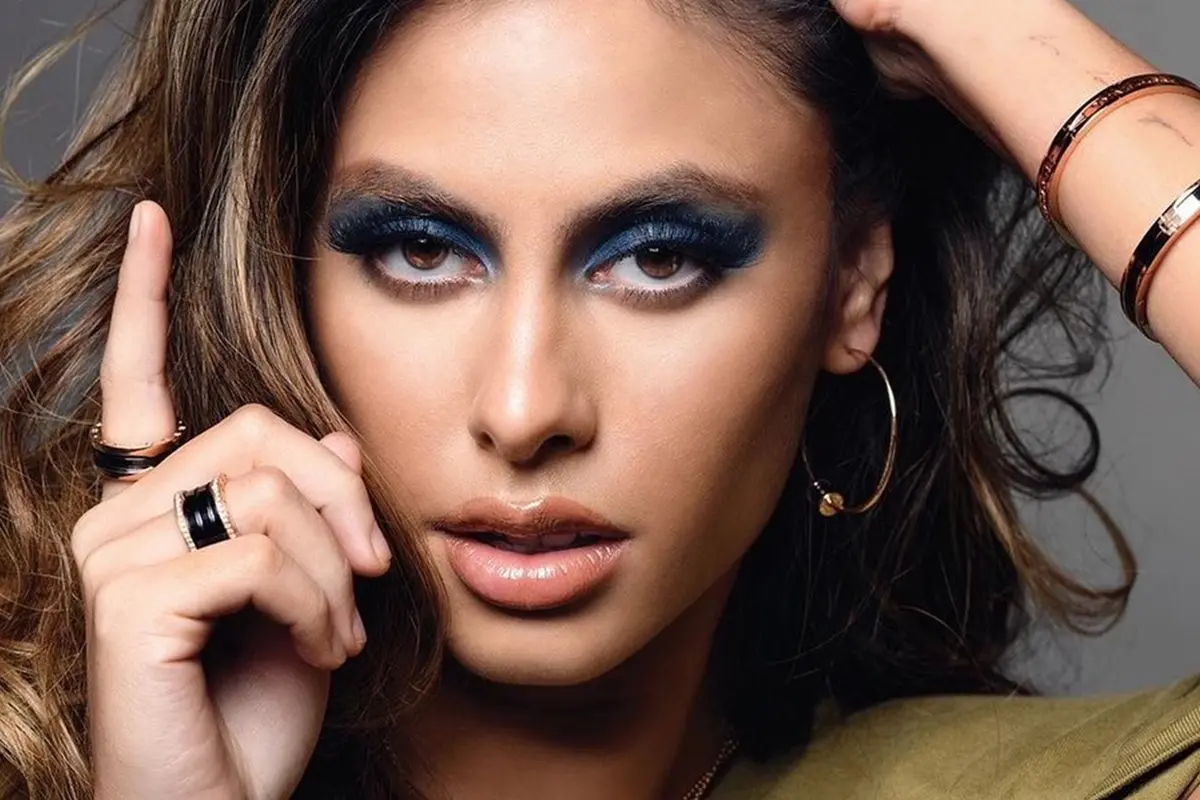 FOTO: Gaya Valerie Thomas saat Pakai Makeup Tebal, Auranya Terpancar