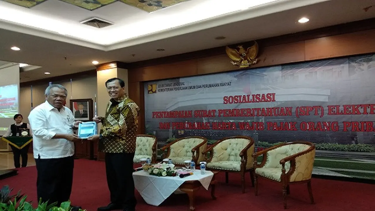 Direktorat Jenderal Pajak (DJP) Kemenkeu menggelar sosialisasi penyampaian Surat Pemberitahuan Tahunan[ (SPT) Pajak elektronik kepada pegawai Kementerian PUPR.(Liputan6.com/Maulandy)