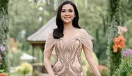 Gaun elegan untuk hadiri pesta pernikahan bertema pesta kebun. ©Ilustrasi MetaAI