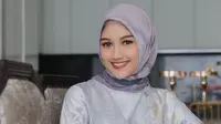 Diunggah Kaesang Pangarep, pesona Erina Gudono berbalut blouse dan hijab warna pastel dibanjiri pujian oleh warganet. [Foto: IG/kaesangp].