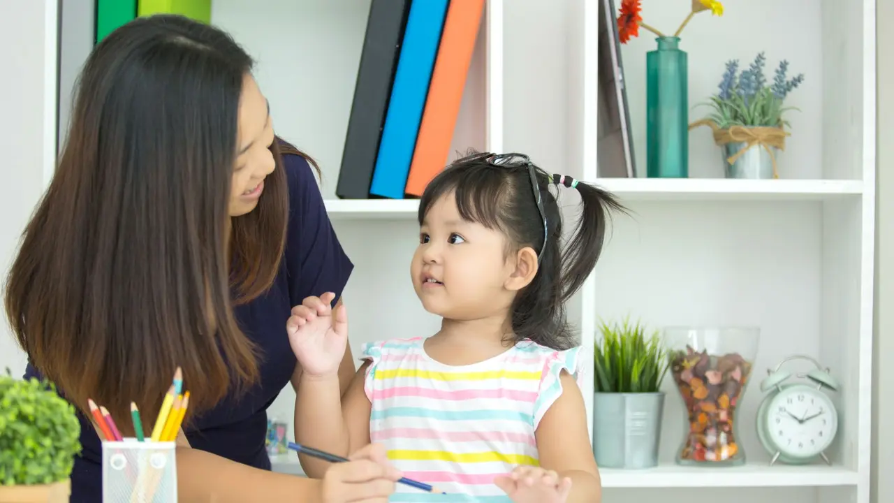5 Tips Mengajarkan Anak Membuat Keputusan Kecil Sendiri Sejak Dini agar Tumbuh Mandiri dan Percaya Diri
