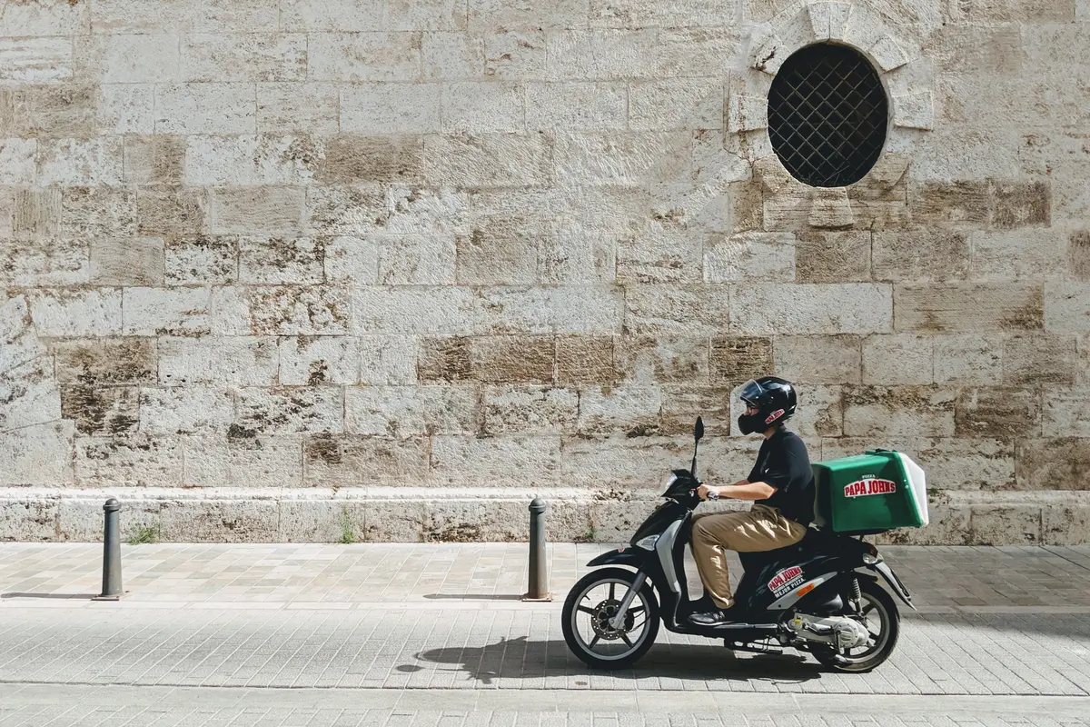 Ilustrasi Mantan Menteri Afganistan Beralih Prosesi Menjadi Kurir Pizza di Jerman/dok. Unsplash Lucian
