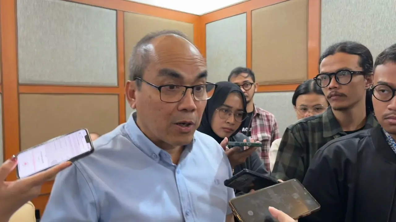 Deputi Bidang Pengawasan Koperasi, Herbert H. O. Siagian  dalam konferensi pers KopDes Merah Putih.