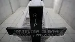 Jenazah terpidana mati asal Nigeria, Sylvester Obiekwe tiba di rumah duka RS PGI Cikini, Jakarta, Rabu (29/4/2015). Kejaksaan Agung telah mengeksekusi mati Sylvester dan tujuh terpidana kasus narkoba lainnya dini hari tadi. (Liputan6.com/Faizal Fanani)