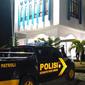 Selasa (8/11/2022) malam, Polda Kaltim menggeledah kantor KSOP Tarakan atas dugaan pungutan liar dalam penerbitan Surat Persetujuan Berlayar. (foto: Ramlan)