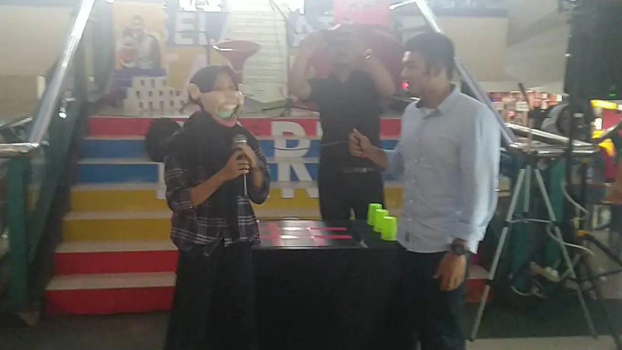 Menarik Pengunjung Mal dengan Program Jumpalitan