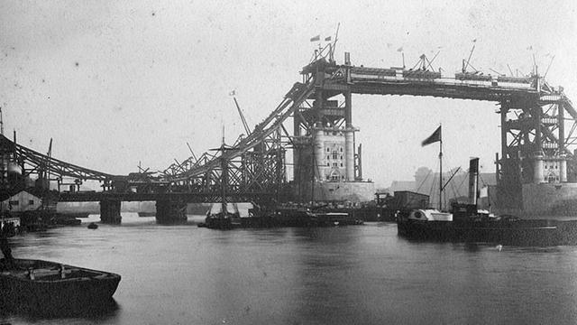 Potret Lawas 7 Landmark Dunia Saat Masa Pembangunannya