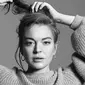 Muncul dengan memakai kerudung di London Fashion Week 2018, Lindsay Lohan disebut-sebut telah masuk Islam (Instagram/ lindsaylohan)