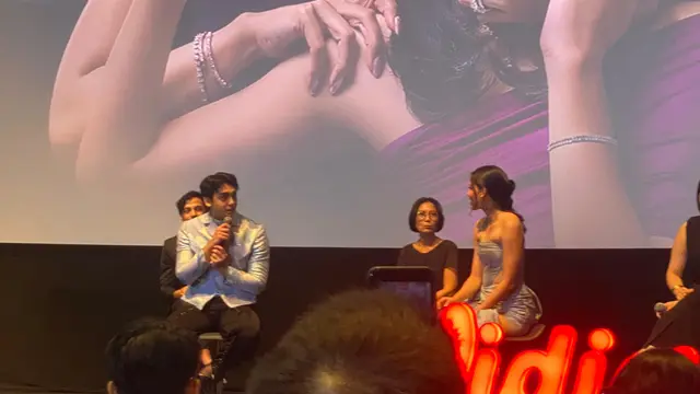 Lazuardy Nasution dan Callista Arum pada red carpet konferensi pers Manis di Bibir. (Nola Vemiliana/Liputan6.com)