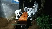 Pemakaman jenazah Covid-19 di Purbalingga. (Foto: Liputan6.com/Rudal Afgani Dirgantara)