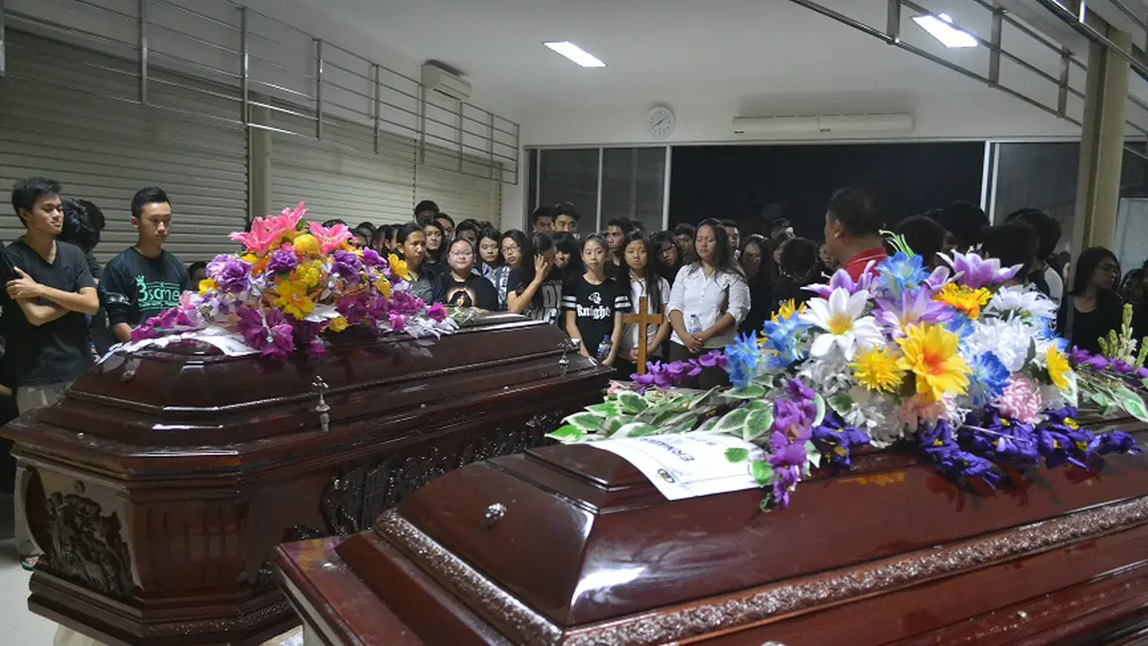 Jenazah Ibu-Anak Korban AirAsia Akan Dikebumikan di Samping Ayah