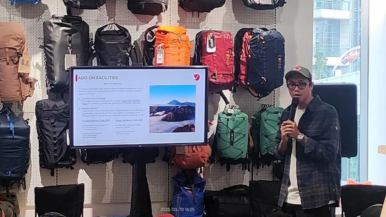 Berbagai Barang yang Sebaiknya Dibawa Saat Trekking di Gunung Bromo, dari Jaket Tebal sampai Legging.  (Liputan6.com/Henry)