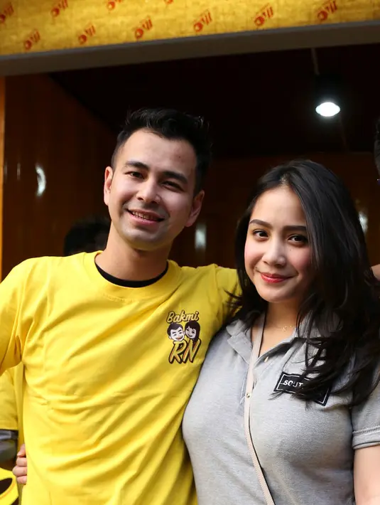 Usai melahirkan anak pertamanya Rafatar Malik Ahmad pada tanggal 15 Agustus 2015 lalu, ia dibantu oleh sang suami Raffi Ahmad kini membuka bisnis kuliner. (Andy Masela/Bintang.com)