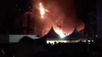 Gambar yang diambil dari video oleh David Belmonte, api menelan panggung outdoor selama festival musik elektronik "Tomorrowland" di Barcelona, Spanyol, (29/7). Ribuan pengunjung terpaksa dievakuasi akibat kejadian tersebut. (David Belmonte via AP)