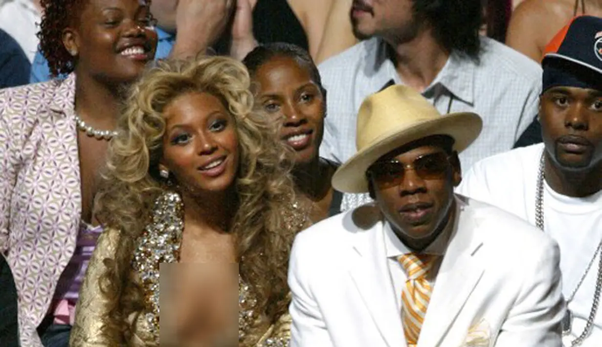 “Mereka (Beyonce dan Jay Z) telah memiliki anak kembar, bayi laki-lakbya diberi nama Shawn, yang merupakan nama ayahya, dan beyi perempuannya adalah Bea,” ucap sumber yang merupakan wakil dari Beyonce dan Jay Z. (AFP/Bintang.com)