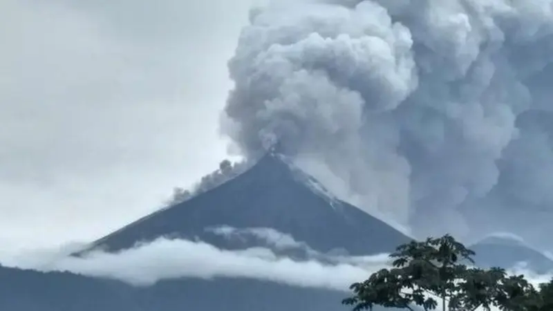 Gunung Fuego di Guatemala mengalami erupsi dahsyat yang sebabkan tujuh orang tewas dan ratusan orang luka-luka (AFP/Guatemalan Government)