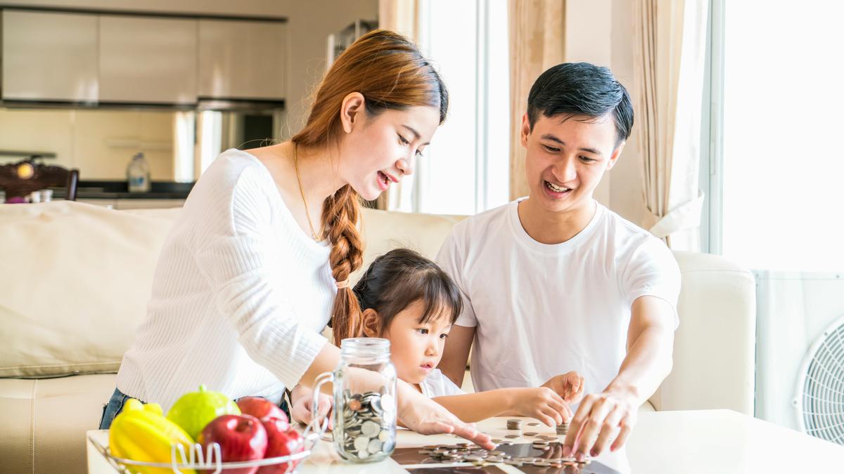 Kapan Usia Ideal Ajari Anak Menabung Sejak Dini