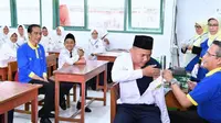 Presiden Joko Widodo hadir langsung pada Pencanangan Kampanye Imunisasi Measles Rubella di MTsN 10 Sleman Yogyakarta pada Selasa (1/8/2017). (Foto: Facebook Presiden Joko Widodo)