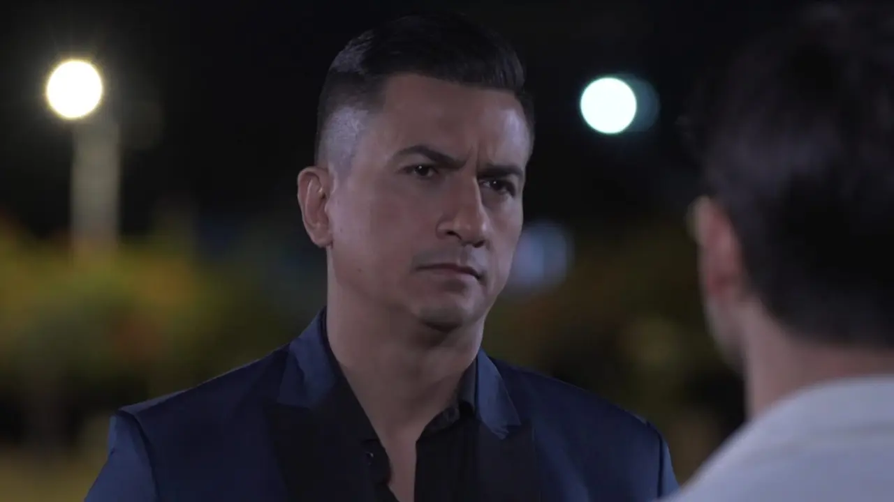 Di Antara Dua Cinta