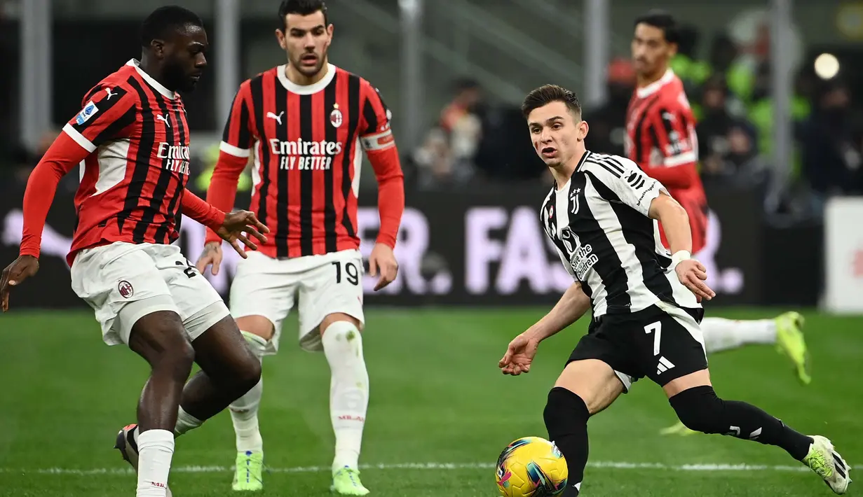 Hingga babak pertama usai, skor imbang 0-0 tidak berubah. (Isabella BONOTTO/AFP)