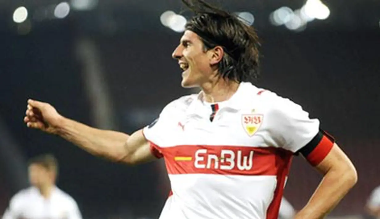 Stuttgart's Mario Gomez celebrates after scoring the 1-0 against FK Partizan Belgrade during UEFA Cup group C match at Mercedes-Benz stadium in Stuttgart on November 6, 2008. AFP PHOTO/OLIVER LANG
