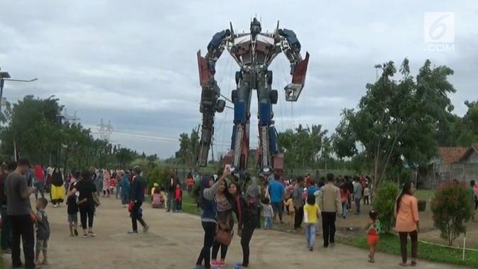 Video Uniknya Robot Transformers 17 Meter Di Tangerang