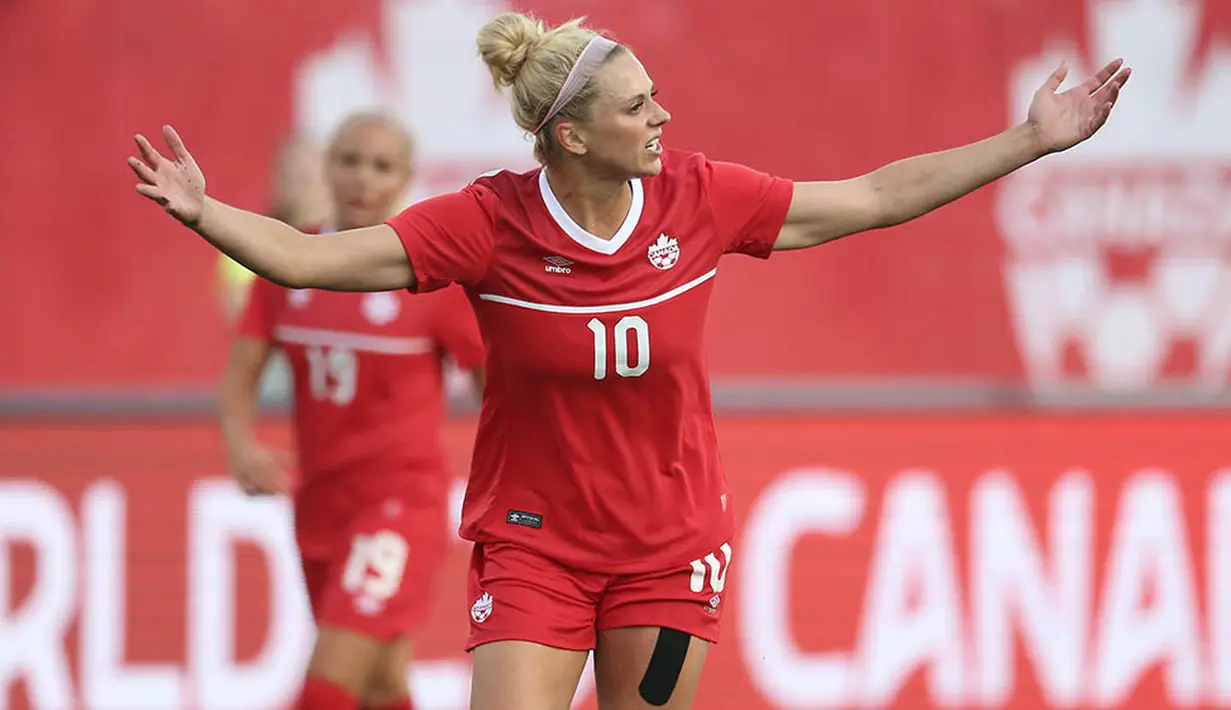 Lauren tercatat sudah 46 kali tampil membela Kanada. (AFP/Tom Szczerbowski)