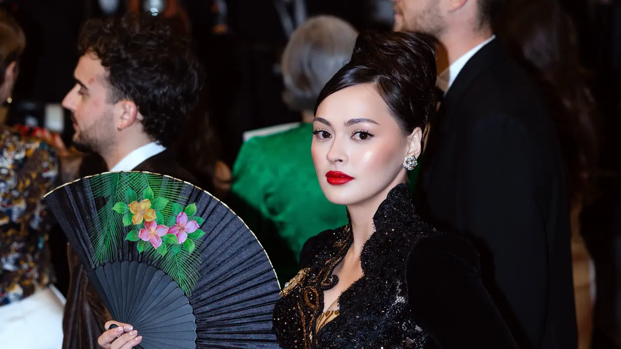 Jolene Marie Debut di Festival Film Cannes 2026 dengan Kebaya Hitam, Bawa Pesona Khas Perempuan Indonesia di Panggung Dunia