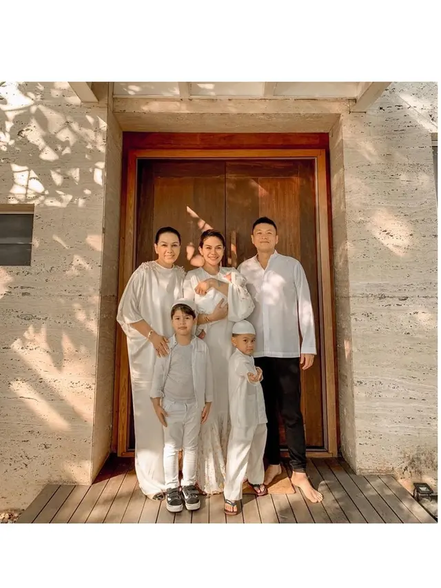 Seleb lebaran (Sumber: Instagram//nikitamirzanimawardi_17)