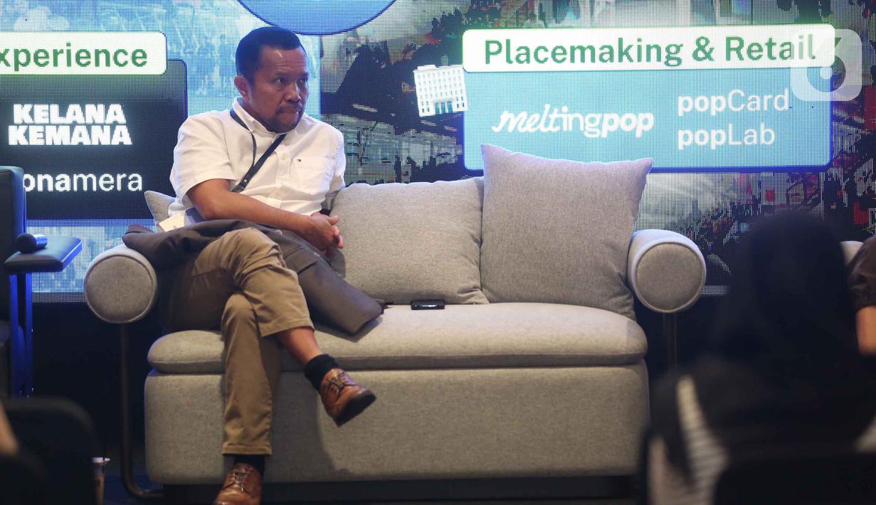 Chief Content Officer (CCO) Kapanlagi Youniverse (KLY), Wenseslaus Manggut saat berbicara di forum IdeaFest 2025 di Jakarta Internasional Convention Center (JICC), Minggu (2/11/2025). Dalam forum tersebut, ia berbicara terkait divergensi media. (Liputan6.com/Helmi Fithriansyah)