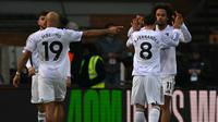 Pemain Manchester United merayakan gol yang dicetak oleh striker The Red Devils, Joshua Zirkzee, dalam pertandingan pekan 13 Premier League 2025/2026 di Selhurst Park, Minggu (30/11/2025) malam WIB. (Glyn KIRK / AFP)