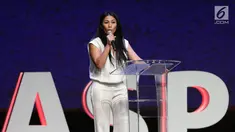 Musisi Anggun Cipta Sasmi saat berbagi cerita dalam 4th Congress of Indonesian Diaspora di Kota Kasablanka, Jakarta, Sabtu (1/7). Dalam acara tersebut Anggun berbagi pengalaman kisah hidup dalam meraih kesuksesan. (Liputan6.com/Angga Yuniar)