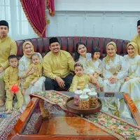 Panembahan Al Nahyan tampil rapi saat Lebaran, warganet justru tunggu fotonya pakai kutang (@bobbynst)