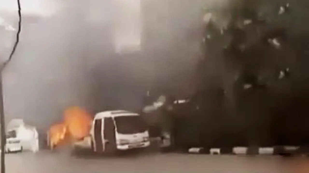 Bakar Mobil