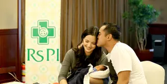 Nia Ramadhani mengaku lebih memilih melahirkan secara caesar, baginya lahiran secara normal amat menakutkan dan menyeramkan. (Andy Masela/Bintang.com)