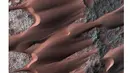 Nili Patera adalah salah satu bidang gundukan paling aktif di Mars. (businessweek.com)