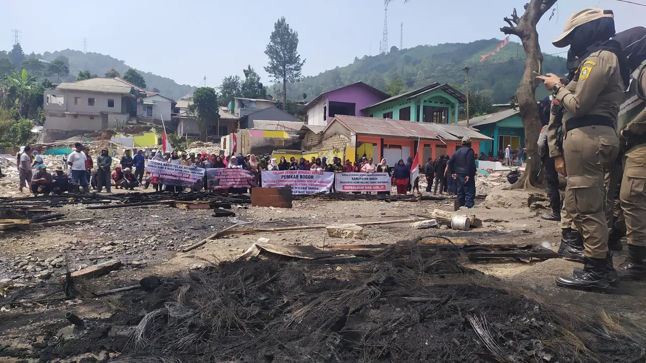 Warga Kampung Naringgul, Puncak, Cisarua, Bogor, Jawa Barat menolak digusur.