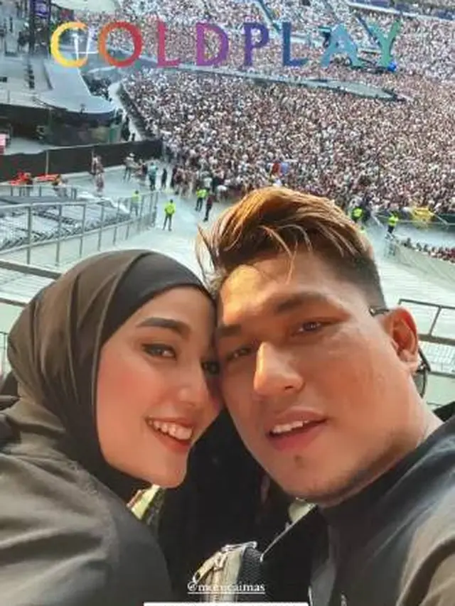 7 Momen Mesra Rizal Armada dan Istri Liburan Ke Eropa, Seru Nonton Konser Coldplay