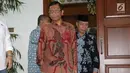 Mantan Ketua MK, Mahfud MD bersama para tokoh Gerakan Suluh Kebangsaan bersiap memberi keterangan usai melakukan pertemuan dengan Presiden RI kelima, Megawati Soekarnoputri di Jakarta, Jumat (17/5/2019). Pertemuan berlangsung tertutup. (Liputan6.com/Helmi Fithriansyah)
