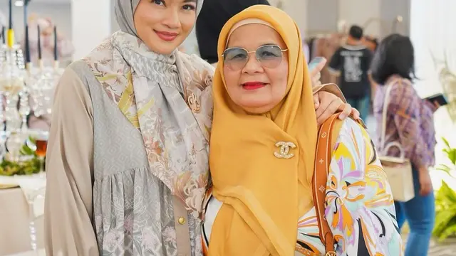Titi Kamal tampil berhijab