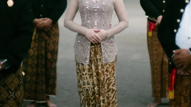 Inspirasi Kebaya Elegan ala Celine Evangelista (Instagram/@wicaksonoajiofficial)
