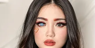 Vanessa Khong tengah jalani pemeriksaan kepolisian akibat kasus  investasi trading binaty option lewat aplikasi Binomo. (Foto: Instagram/ Vanessa Khong)