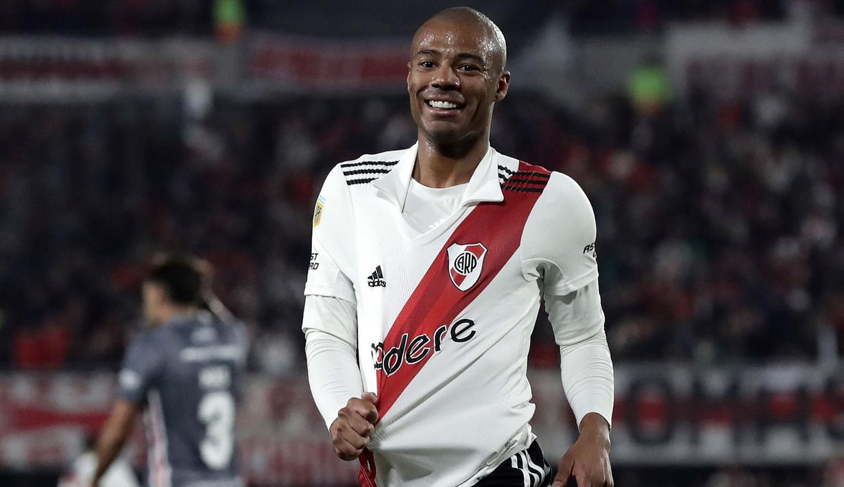 Nicolas De La Cruz didatangkan klub Brasil, Flamengo dari klub Argentina, River Plate dengan nilai transfer 14,5 juta euro atau setara Rp246 miliar. Gelandang Uruguay berusia 26 tahun tersebut terikat kontrak selama 4,5 tahun hingga 30 Juni 2028. (AFP/Alejandro Pagni)
