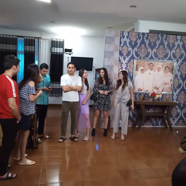 Gabung di Love Story The Series, Ini 6 Potret Haico Van der Veken di Balik Layar