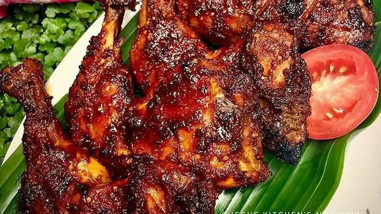 Sepiring ayam bakar pedas manis