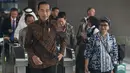 Presiden Joko Widodo (kiri) didampingi Menteri Luar Negeri Retno Marsudi berjalan dari Stasiun MRT ASEAN menuju Gedung Sekretariat ASEAN untuk menghadiri peringatan HUT ke-56 ASEAN di Jakarta, Selasa (8/8/2023). (FOTO: ANTARA FOTO/Hafidz Mubarak A/pool)