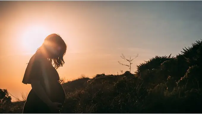 Mimpi Hamil/copyright unsplash.com/@jtbean