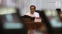 Presiden Joko Widodo atau Jokowi memimpin rapat terbatas (ratas) di Kantor Presiden, Jakarta, Rabu (30/10/2019). Rapat terbatas perdana dengan jajaran menteri Kabinet Indonesia Maju itu mengangkat topik Penyampaian Program dan Kegiatan di Bidang Perekonomian. (Liputan6.com/Angga Yuniar)