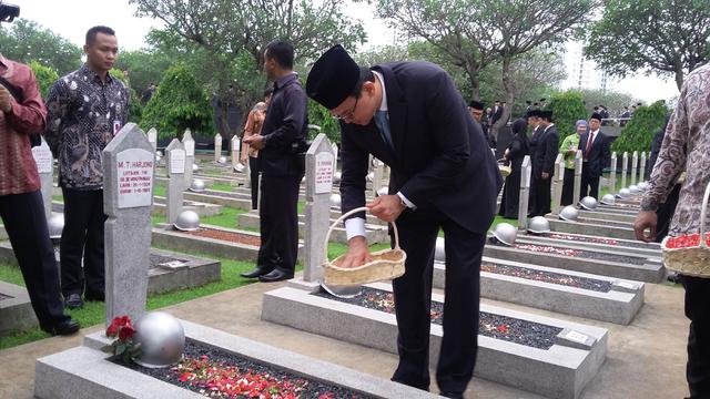 Jelang Hut Dki Jakarta Ahok Ziarah Ke Tmp Kalibata News Liputan6 Com