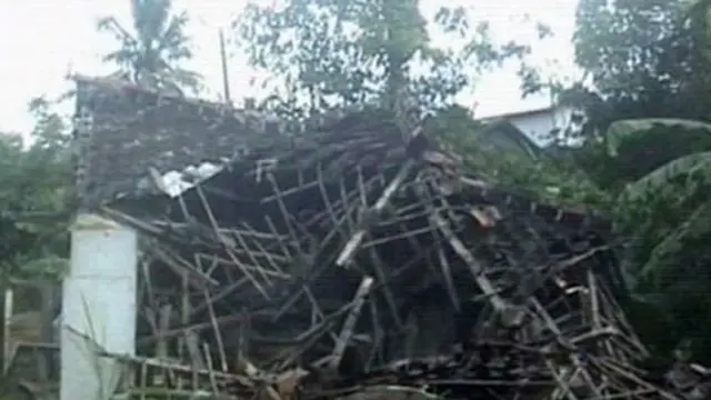 [VIDEO] Tanah di Cikalong Bandung Tak Layak Huni, Rumah Retak